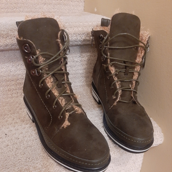 Winter Boots - Picture 2 of 11